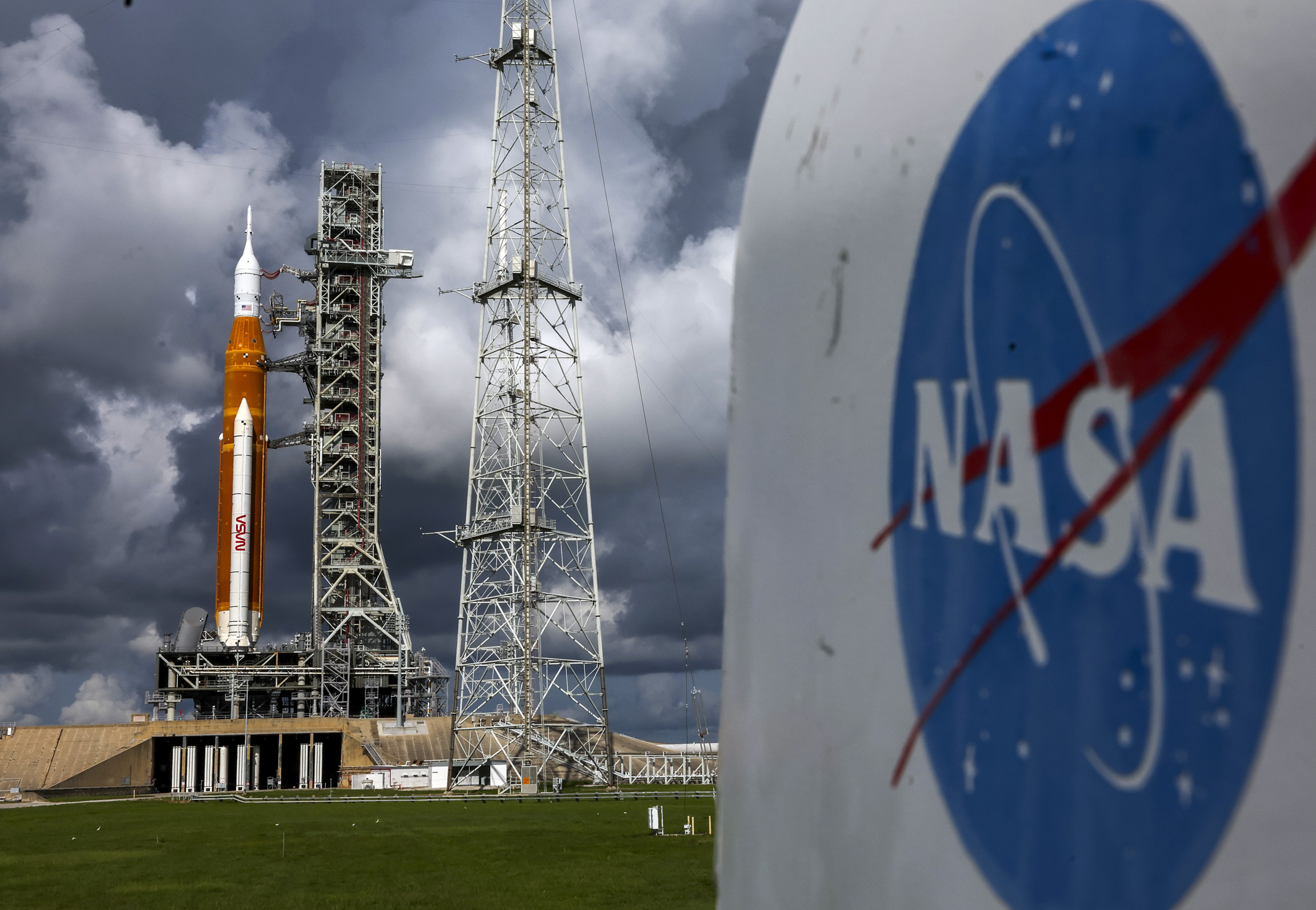 A Step Back In The Mission To The Moon